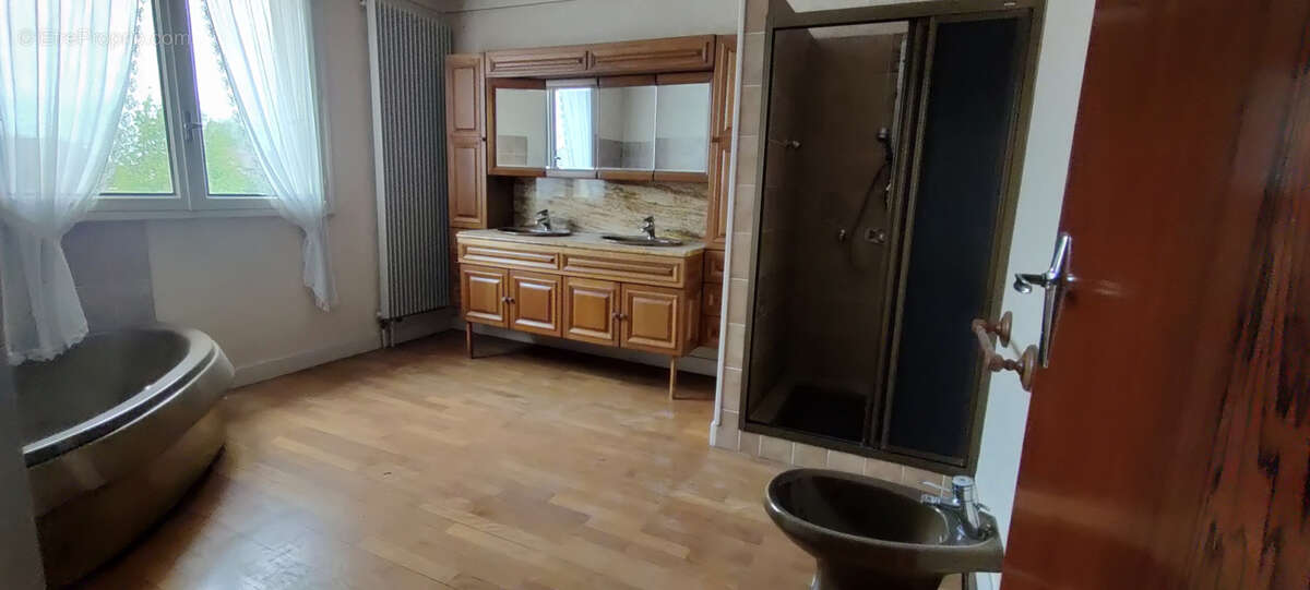 Appartement lumineux à rénover - photo 6
