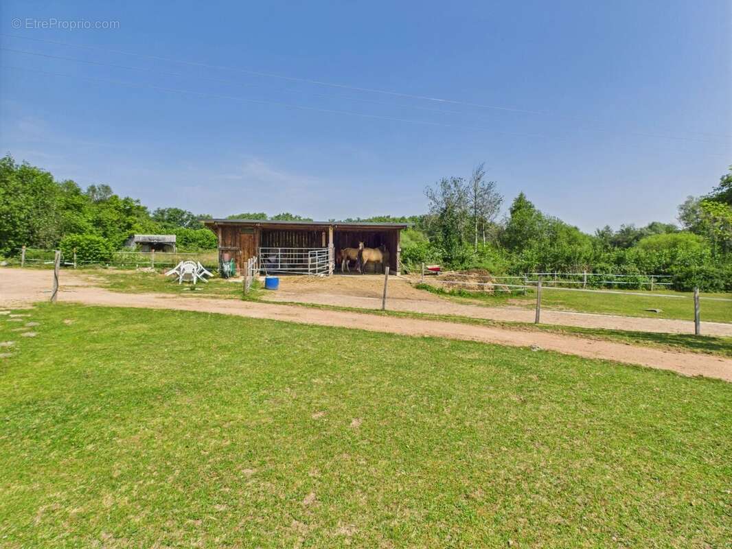 Maison à LA ROCHE-EN-BRENIL