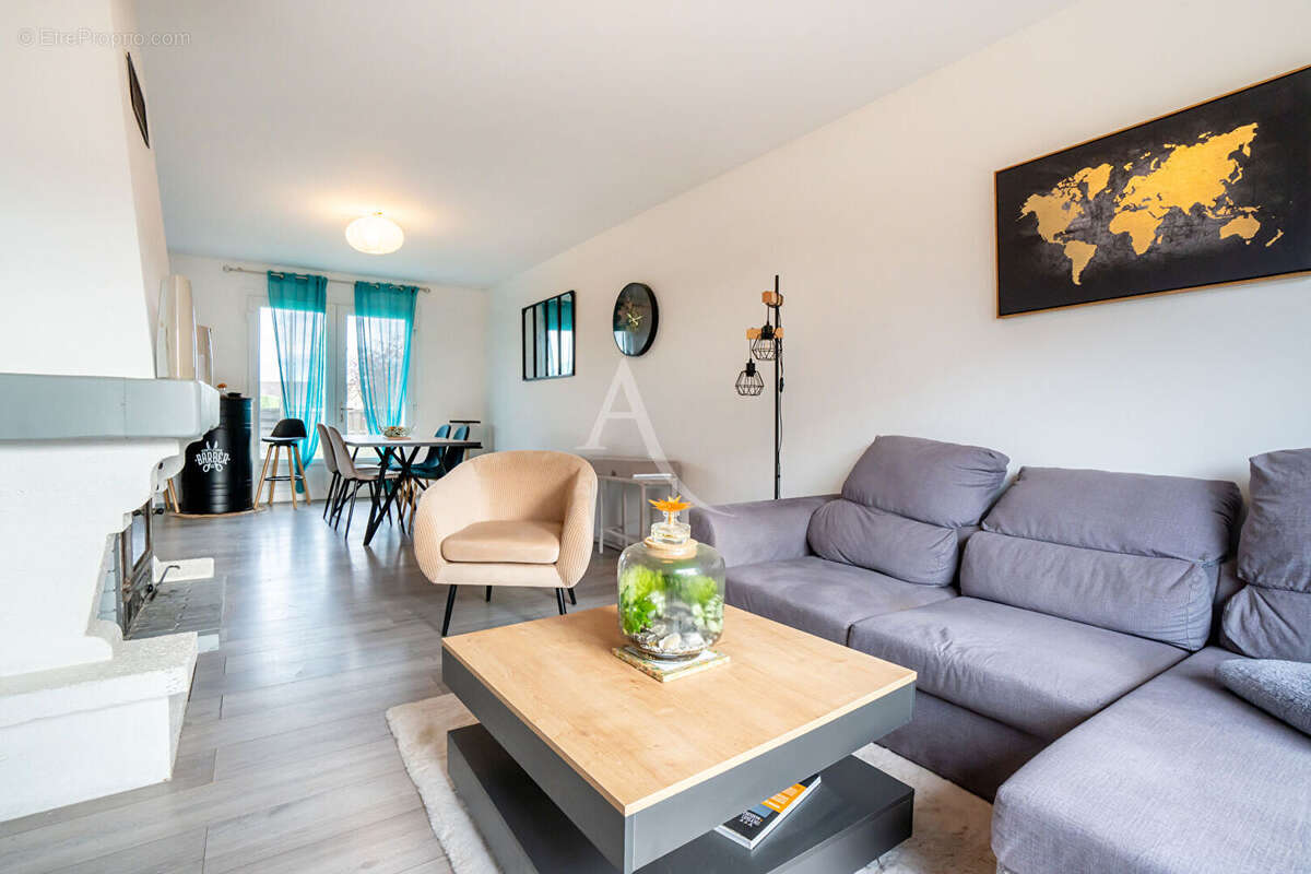 Maison à LE PUY-NOTRE-DAME