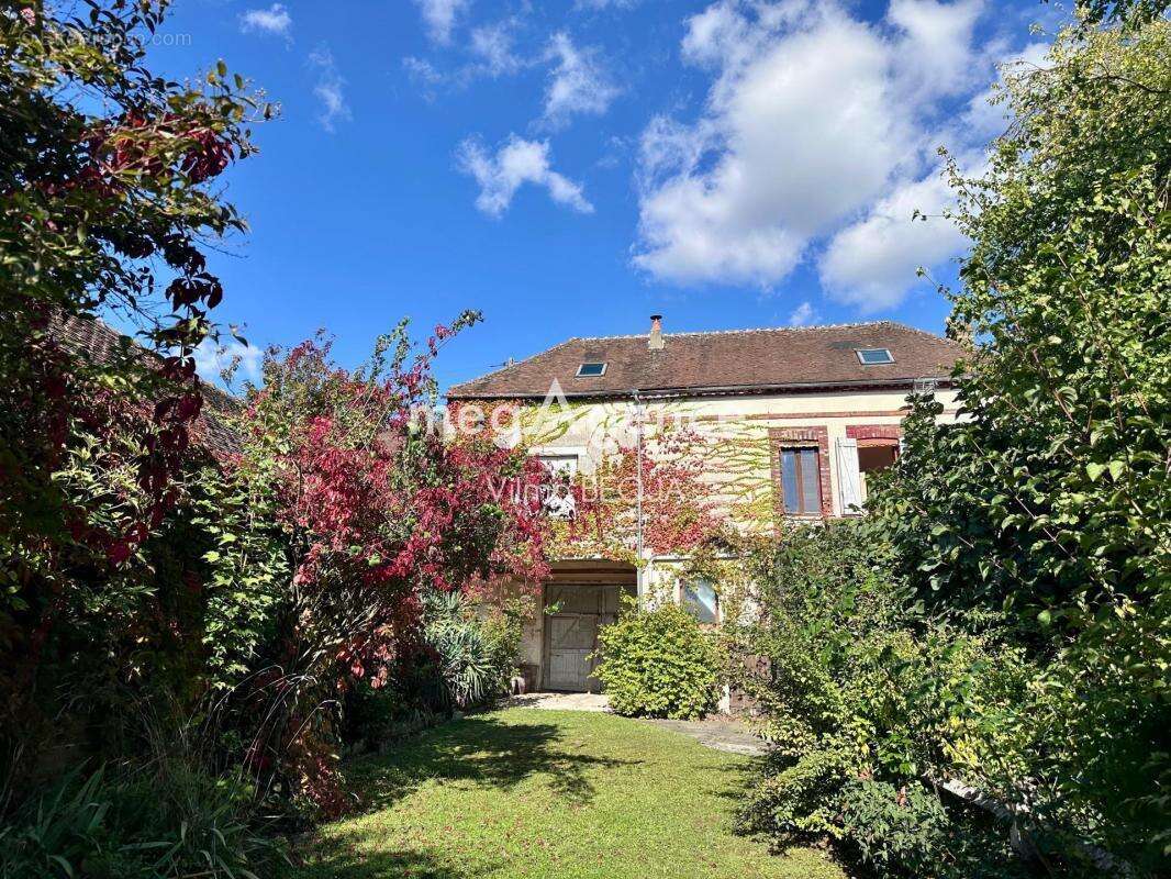 Maison à THORIGNY-SUR-OREUSE