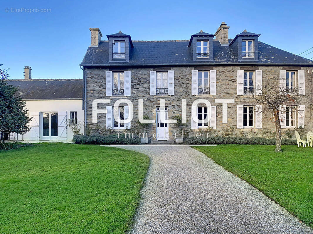 Maison à COURVAUDON