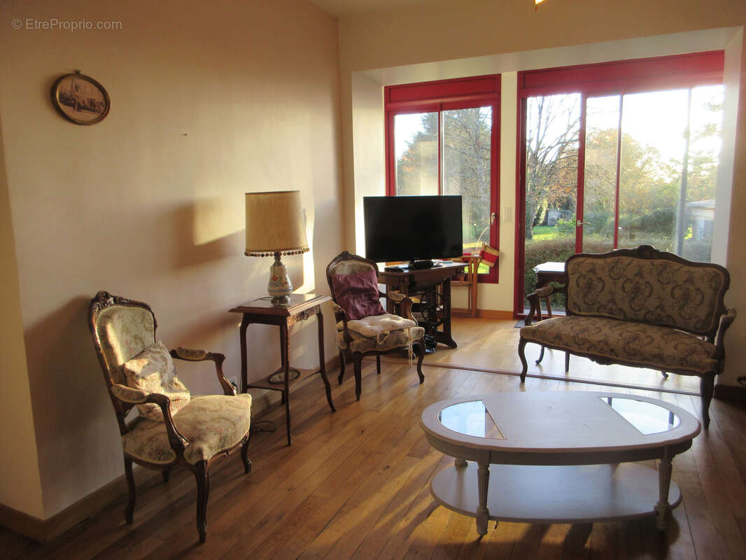 Maison à LE PONT-CHRETIEN-CHABENET