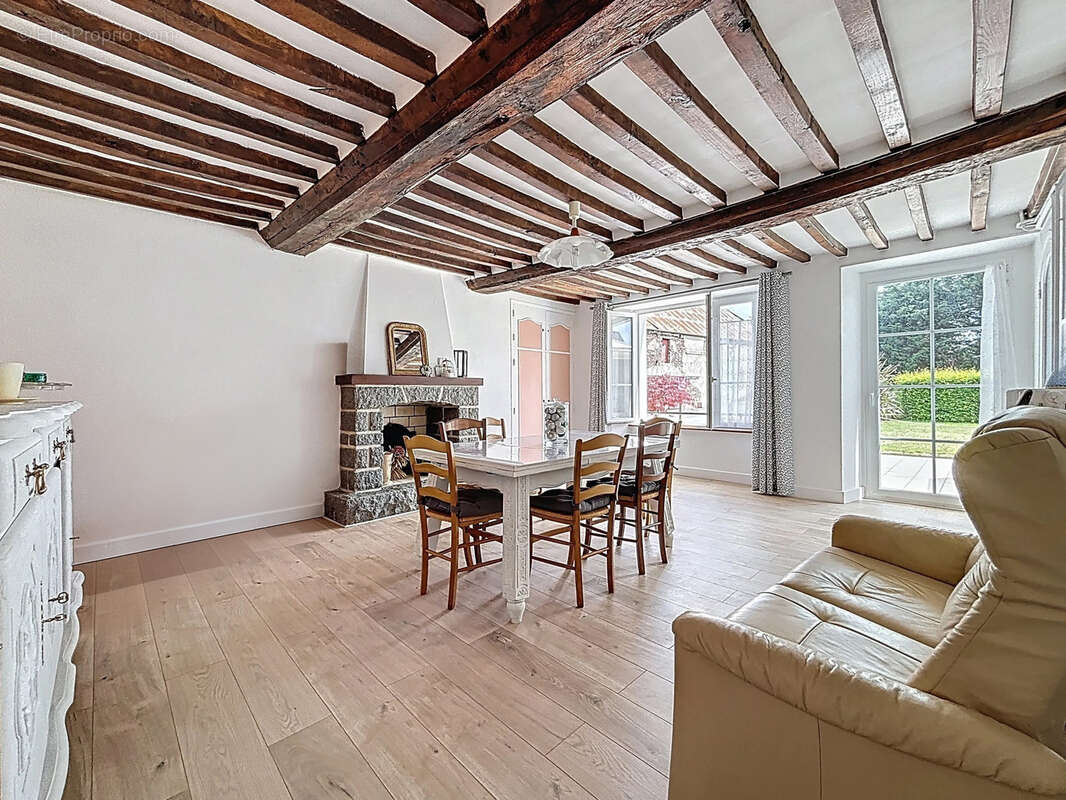 Maison à CONDE-SUR-VIRE