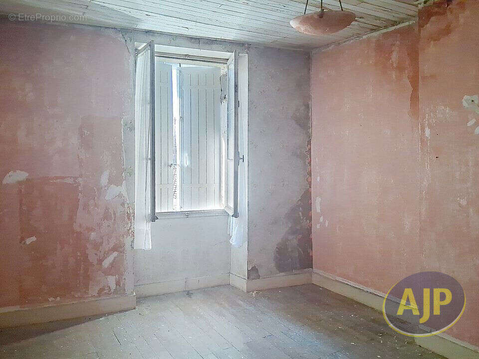 Maison  rénover à Saint Estèphe - photo 8