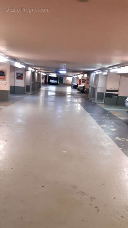 Parking à PARIS-16E