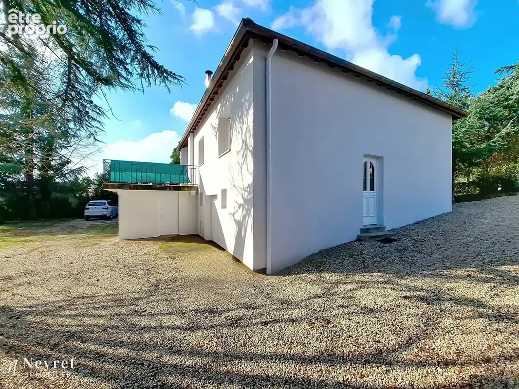 Maison individuelle totalement rénovée de 140 m2 sur 1850 m2de terrain - photo 19