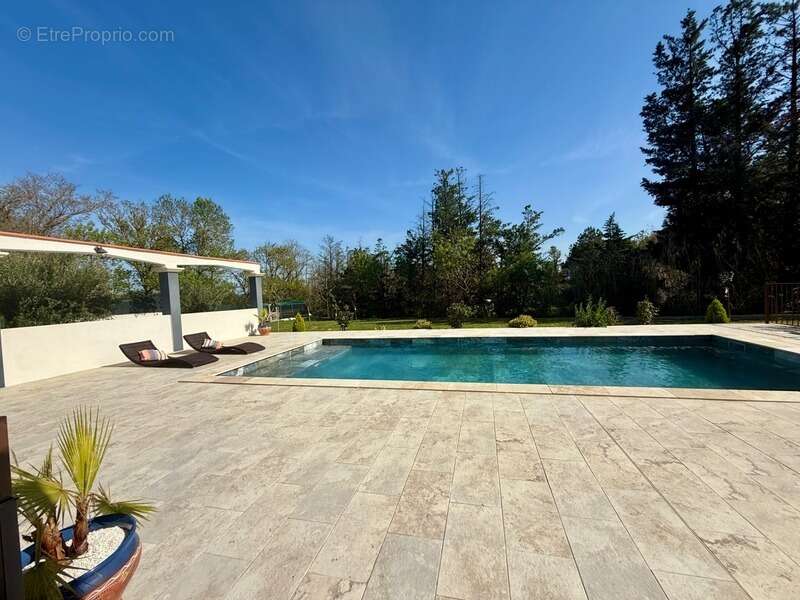 Maison à VILLEMOUSTAUSSOU