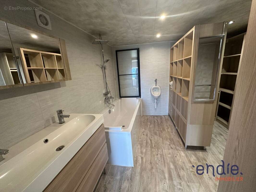 Maison à VERNET-LA-VARENNE