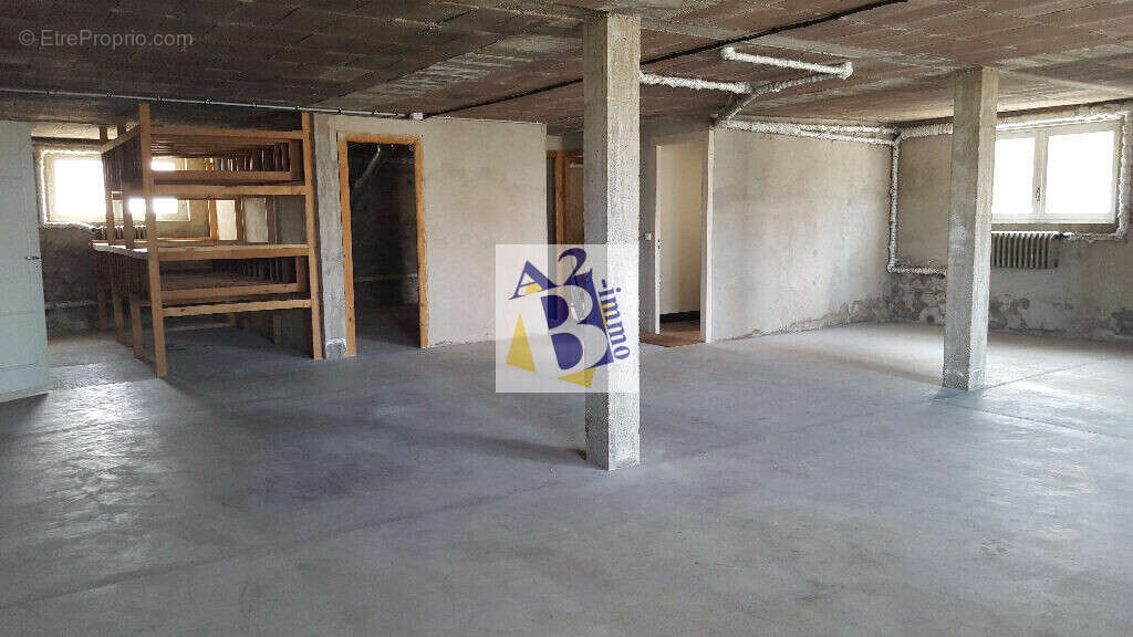 Maison à MAGNAC-SUR-TOUVRE