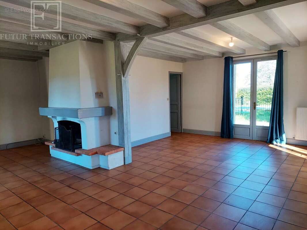 Maison à CHAMPAGNAC-DE-BELAIR