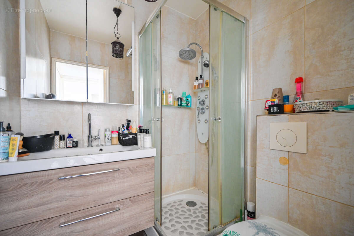 Appartement à CHARENTON-LE-PONT