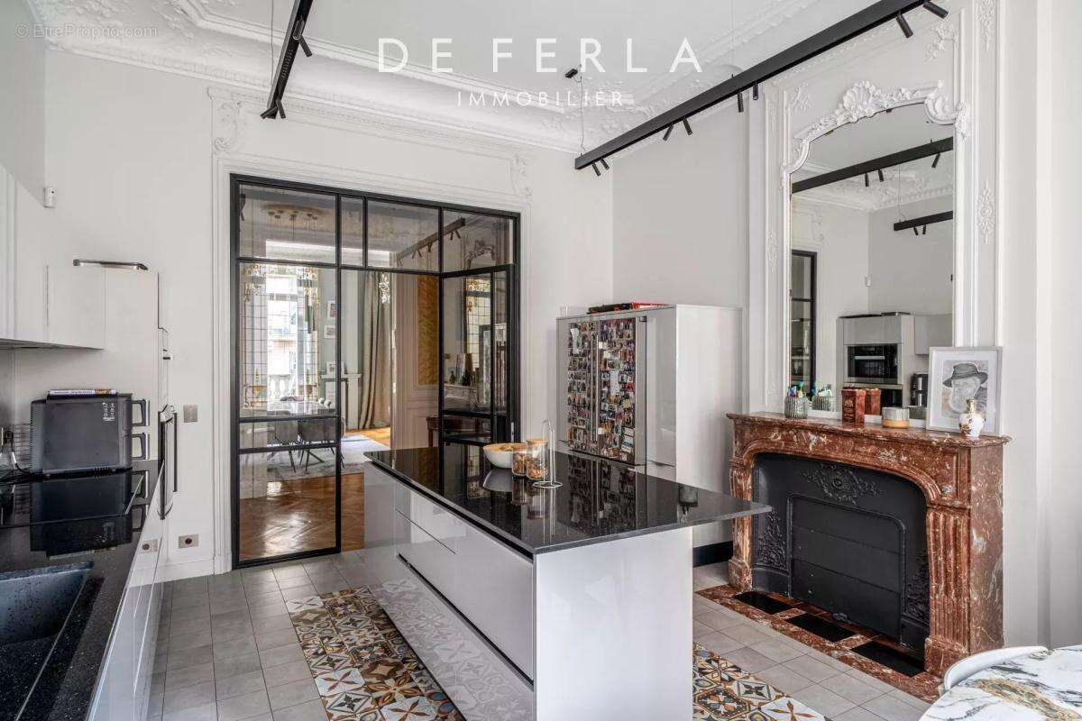 Appartement à PARIS-17E