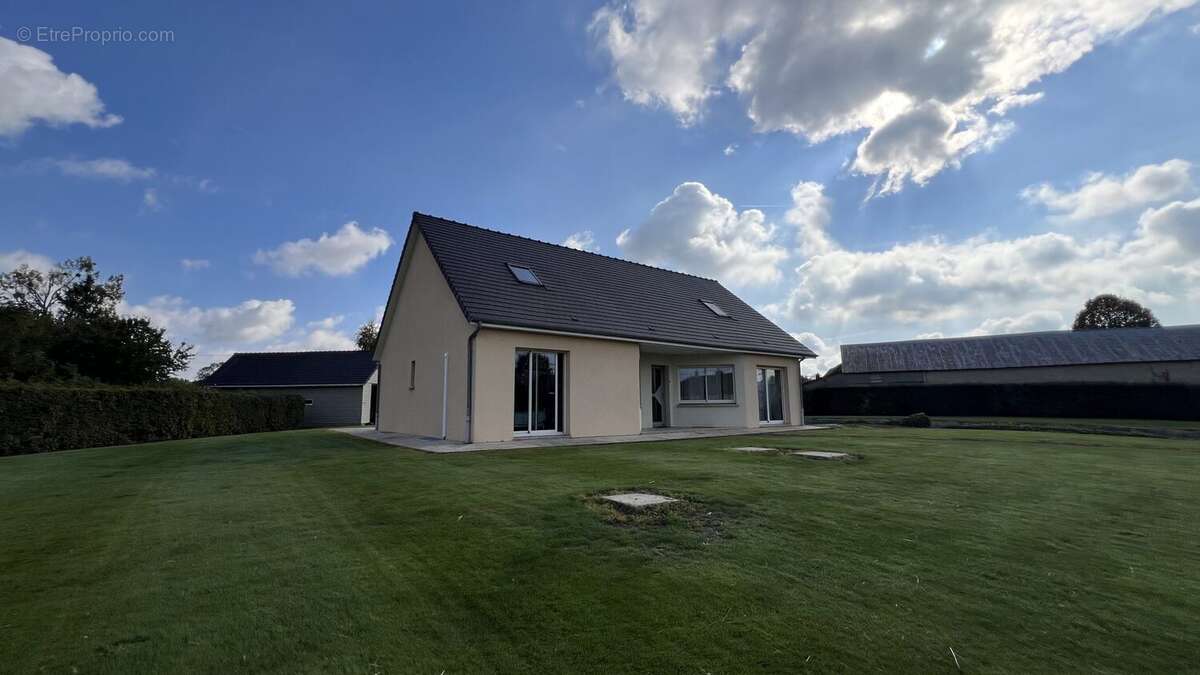 Maison à HORNOY-LE-BOURG