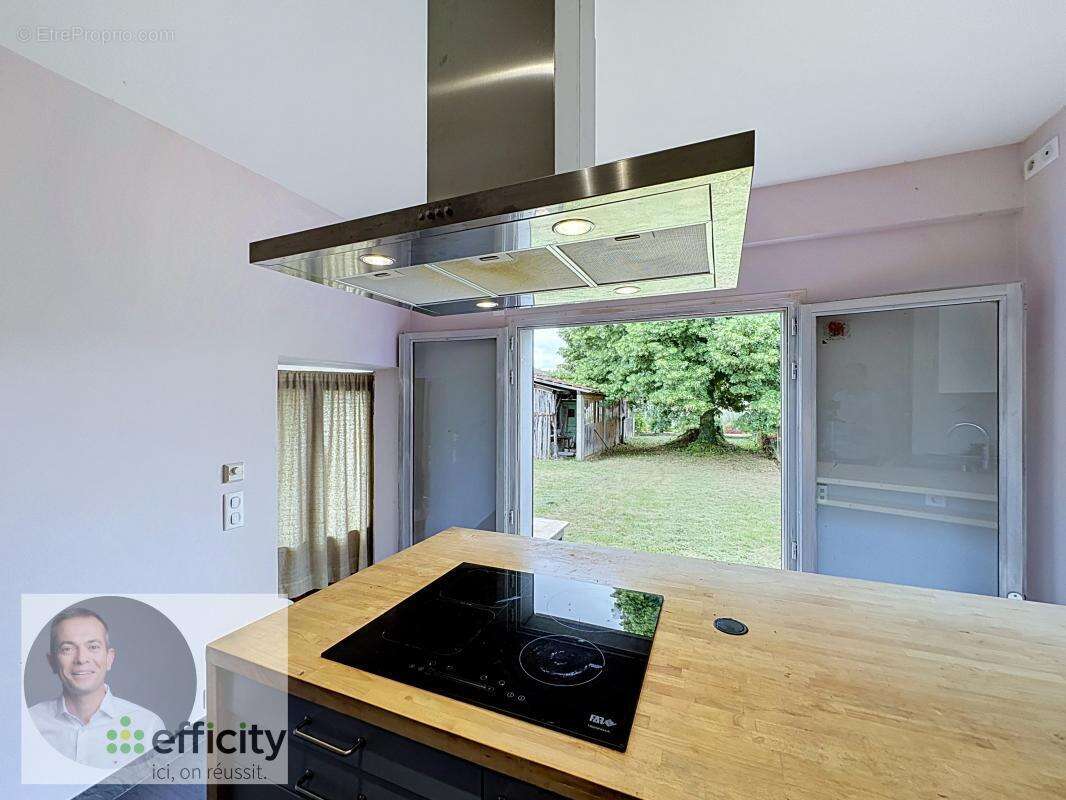 Maison 180 m² à Saint-Yorre  - photo 4