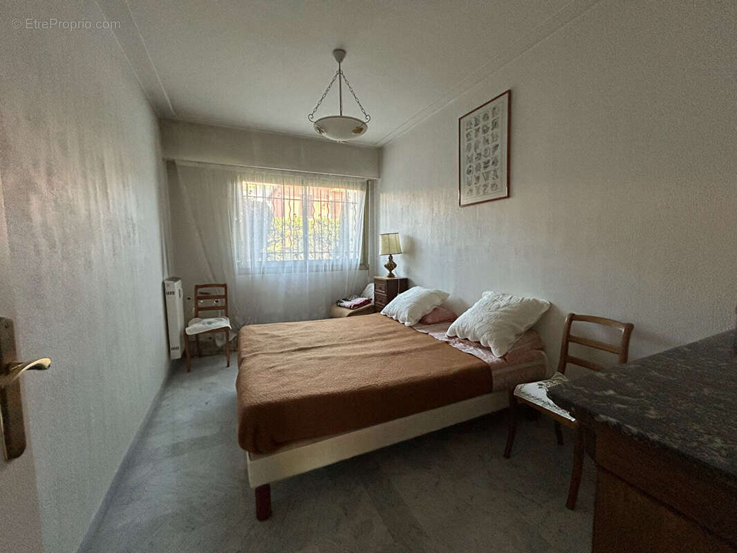 Appartement à SAINT-LAURENT-DU-VAR