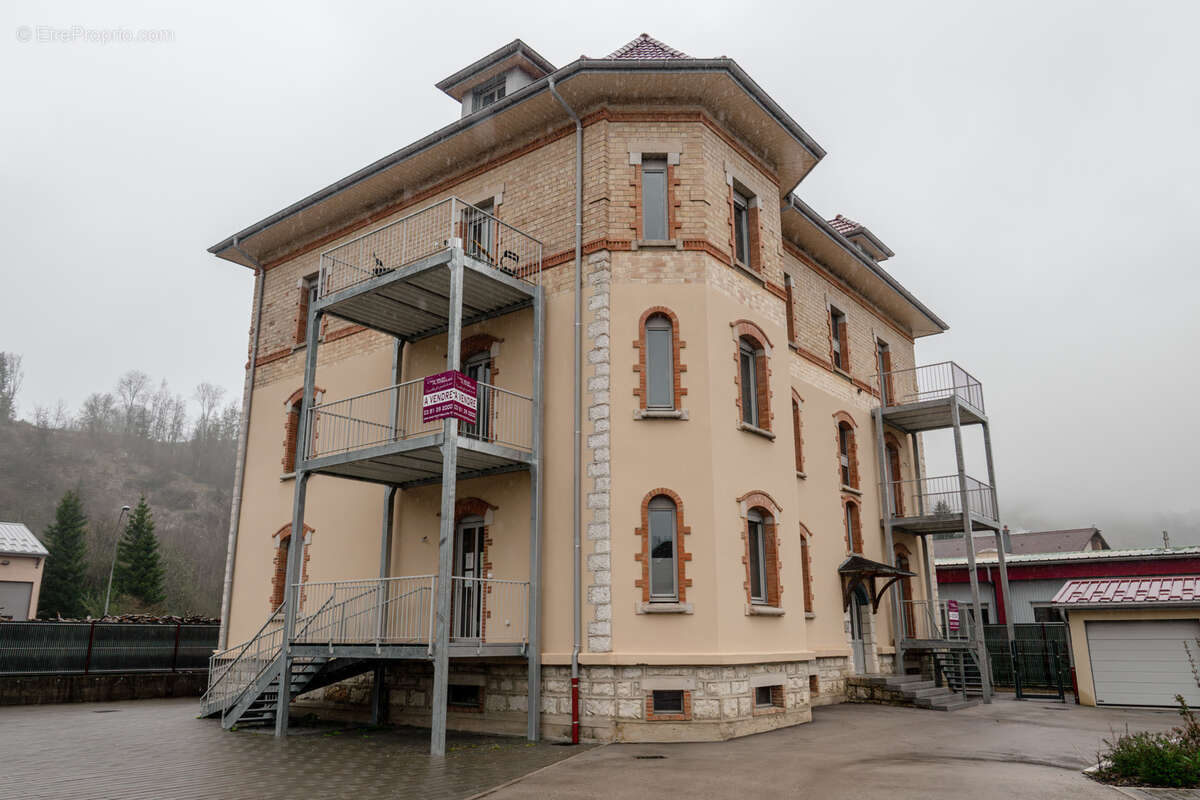 Appartement à LA CLUSE-ET-MIJOUX