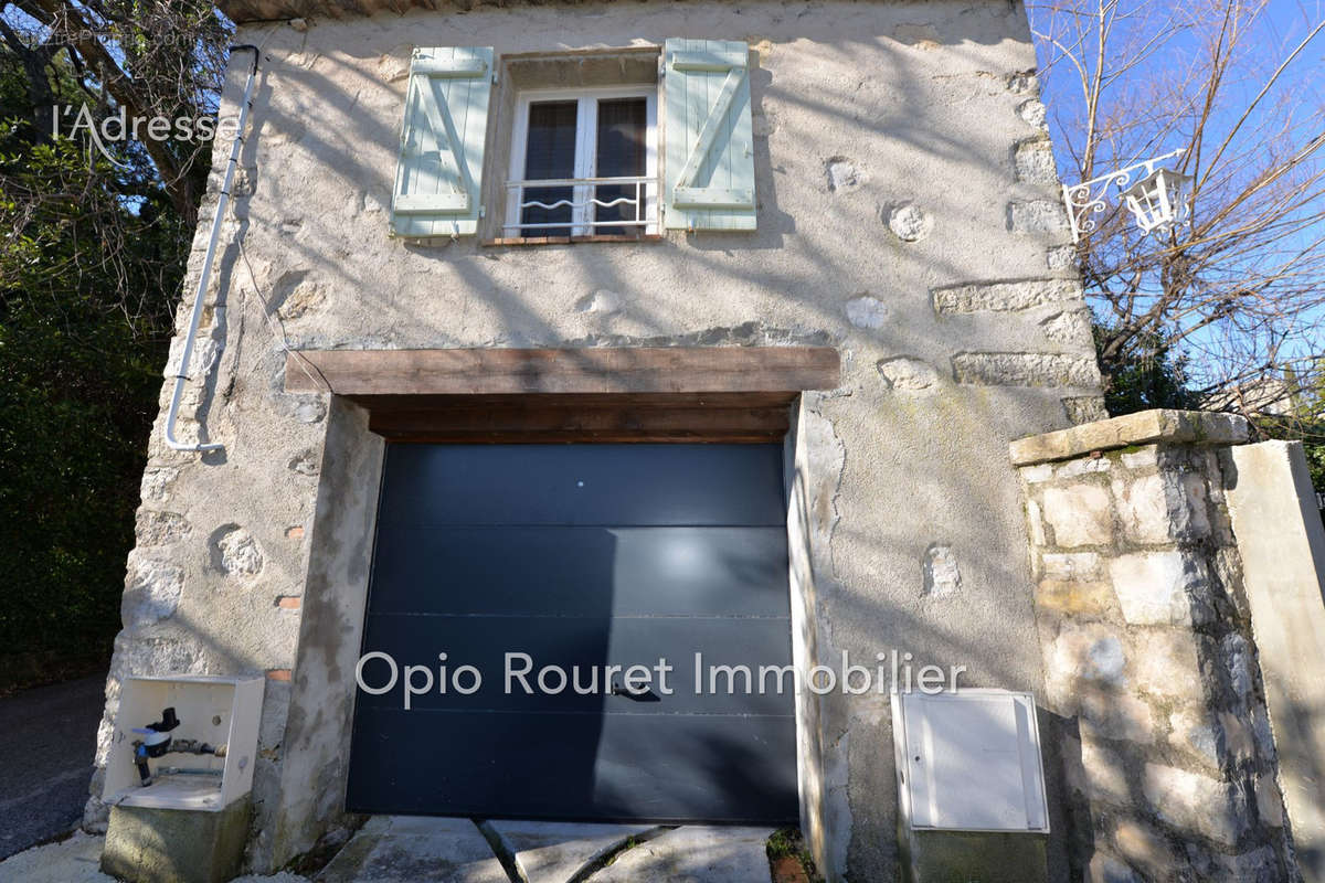 Maison à CHATEAUNEUF-GRASSE