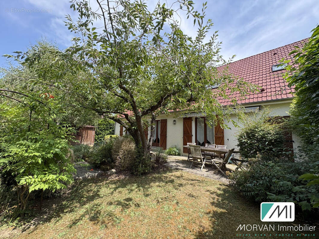 Maison 137 m² à Les Essarts-Le-Roi  - photo 2