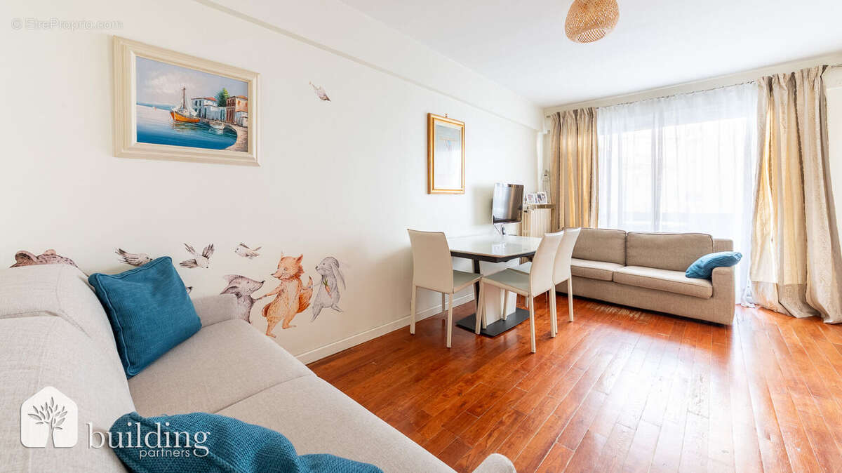 Appartement à PARIS-16E