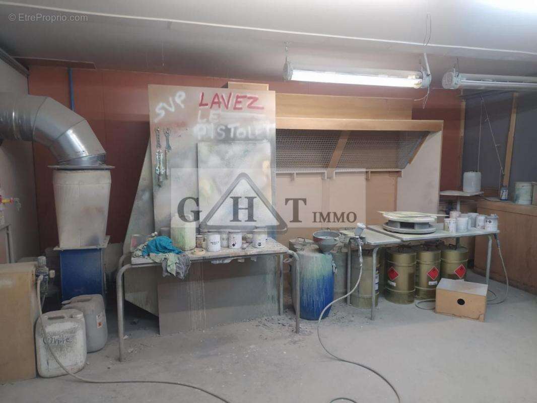 Commerce à SAINT-THIBAULT-DES-VIGNES