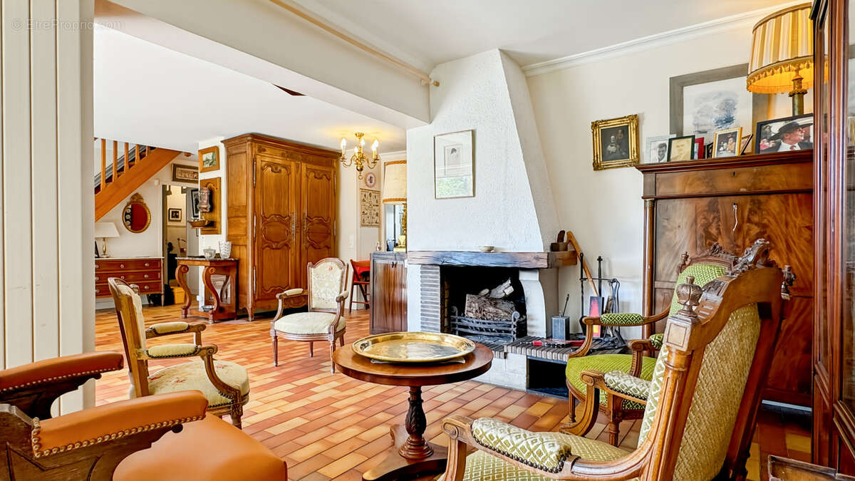 Maison à SAINT-NOM-LA-BRETECHE