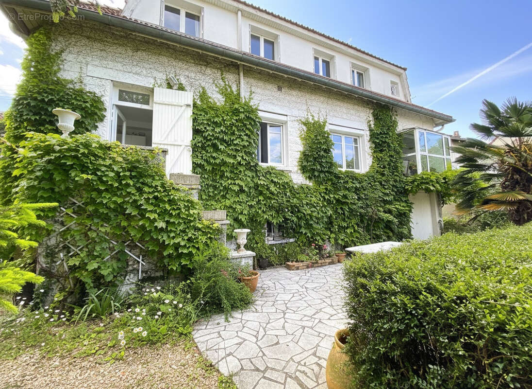 Maison à CHENNEVIERES-SUR-MARNE