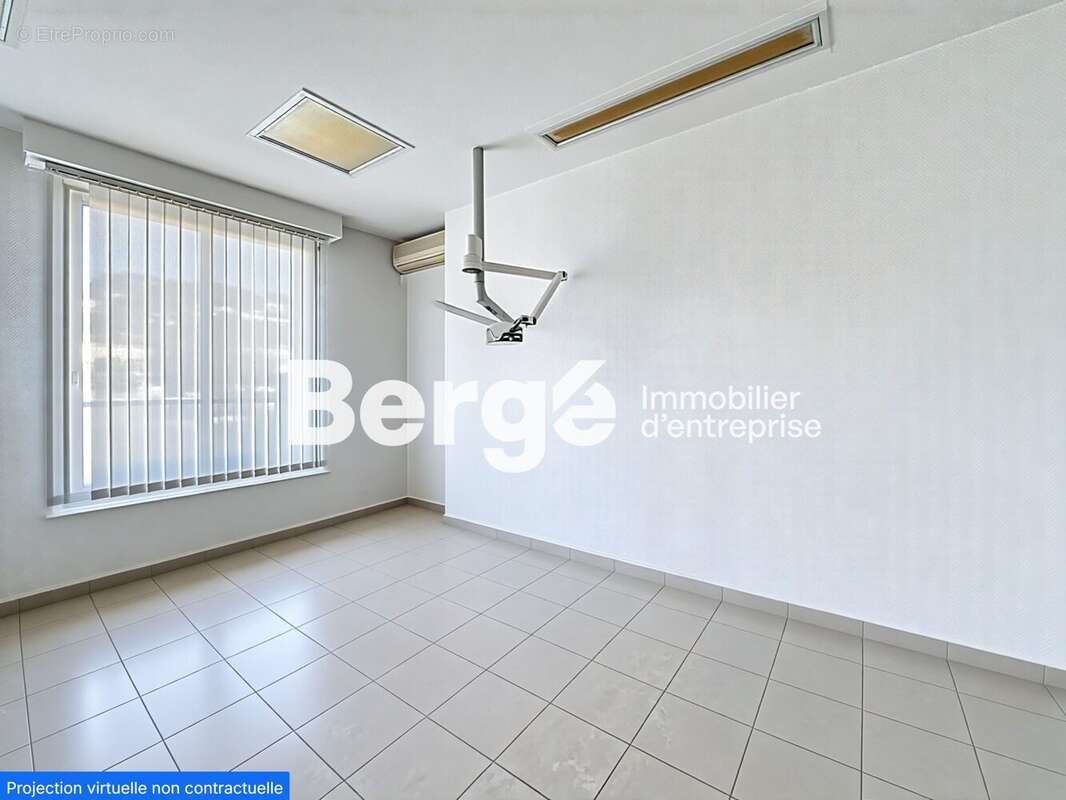 Commerce à VALLAURIS