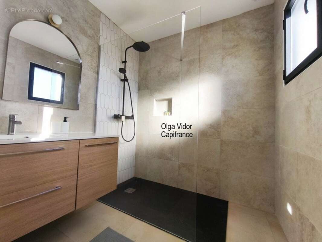 Dpt  (34), à vendre  GRAU D'AGDE  villa P6  195 m² avec piscine, garage, suites parentales - photo 12