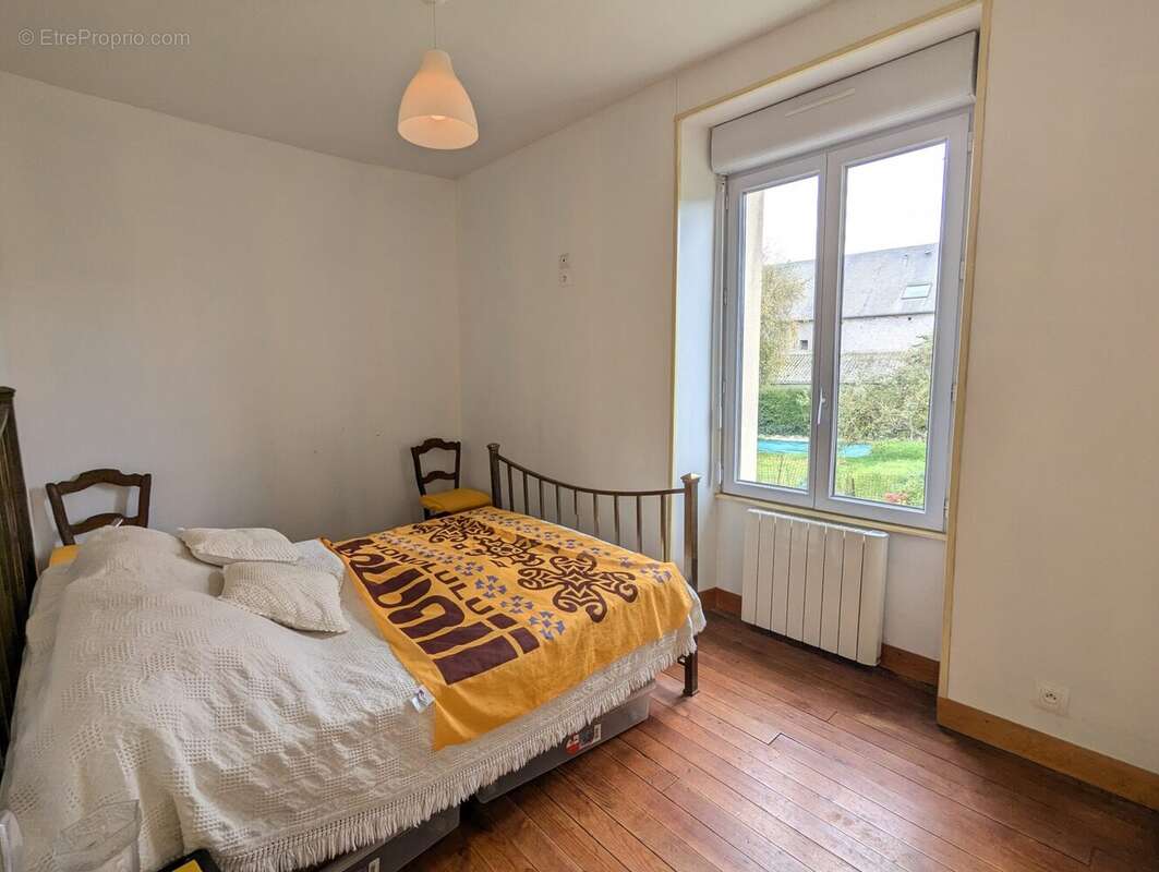 chambre 1 avec WC - Maison à GRANDCAMP-MAISY