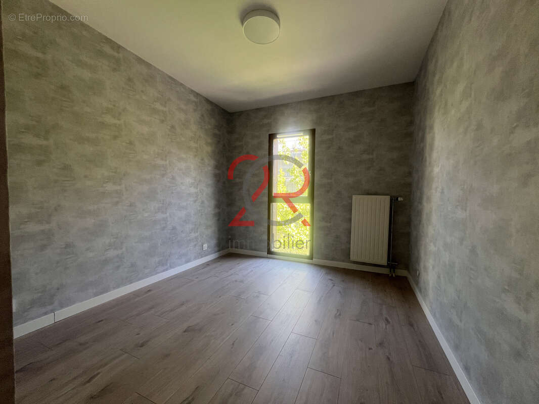 T4 traversant - Balcon sud - Parking - photo 8