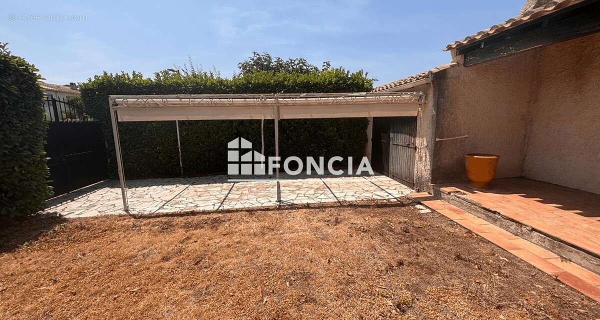 MAUGUIO – Maison F5 de 126 m² sur 546 m² de terrain – Garage 28 m² – Fort potentiel - photo 11