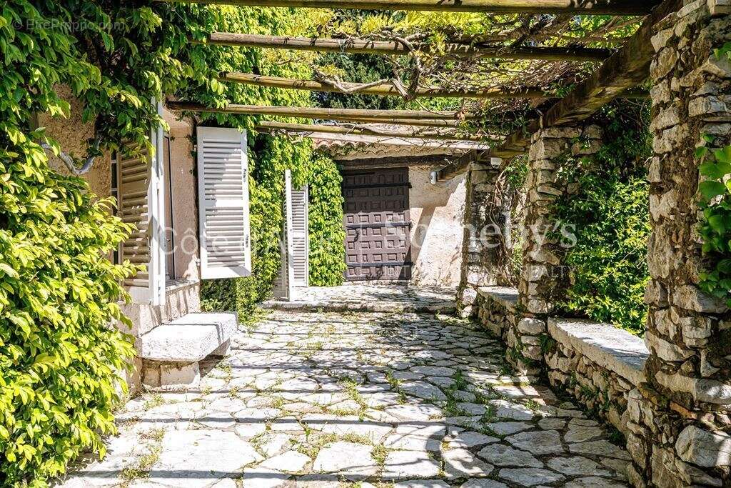 Vence, bastide du XVIIIe siècle rénovée avec parc d'un hectare, piscine, tennis et maisons d'amis - photo 10