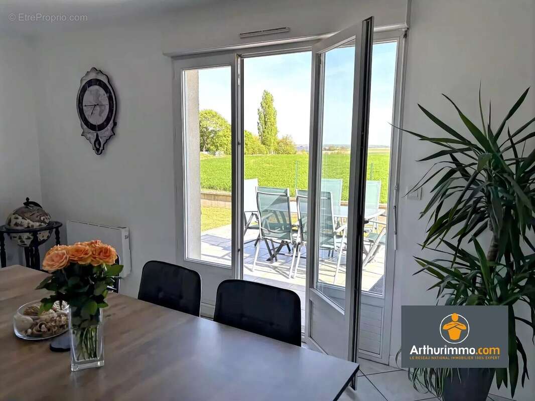 Maison à NEUFCHATEL-SUR-AISNE