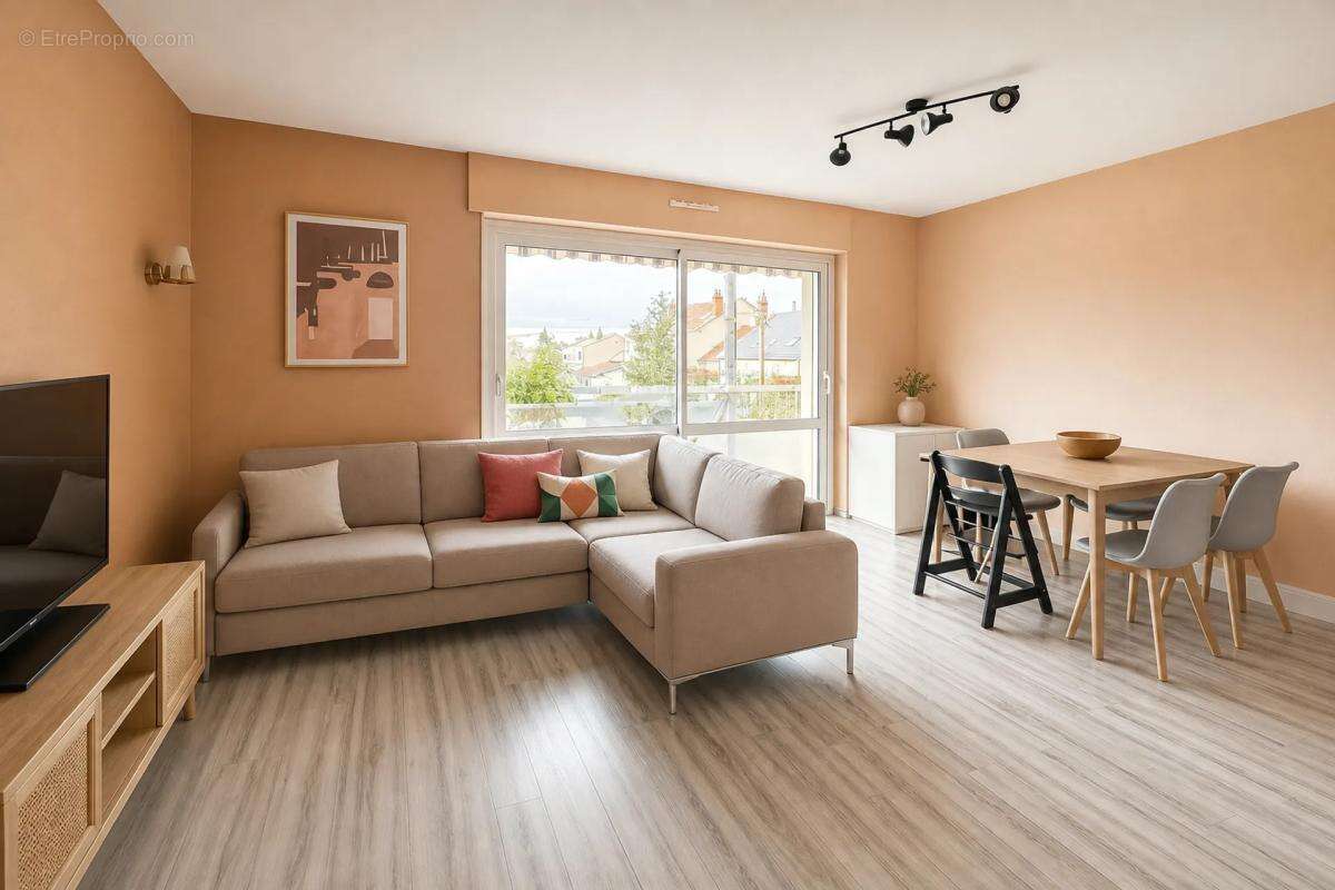Appartement à YZEURE