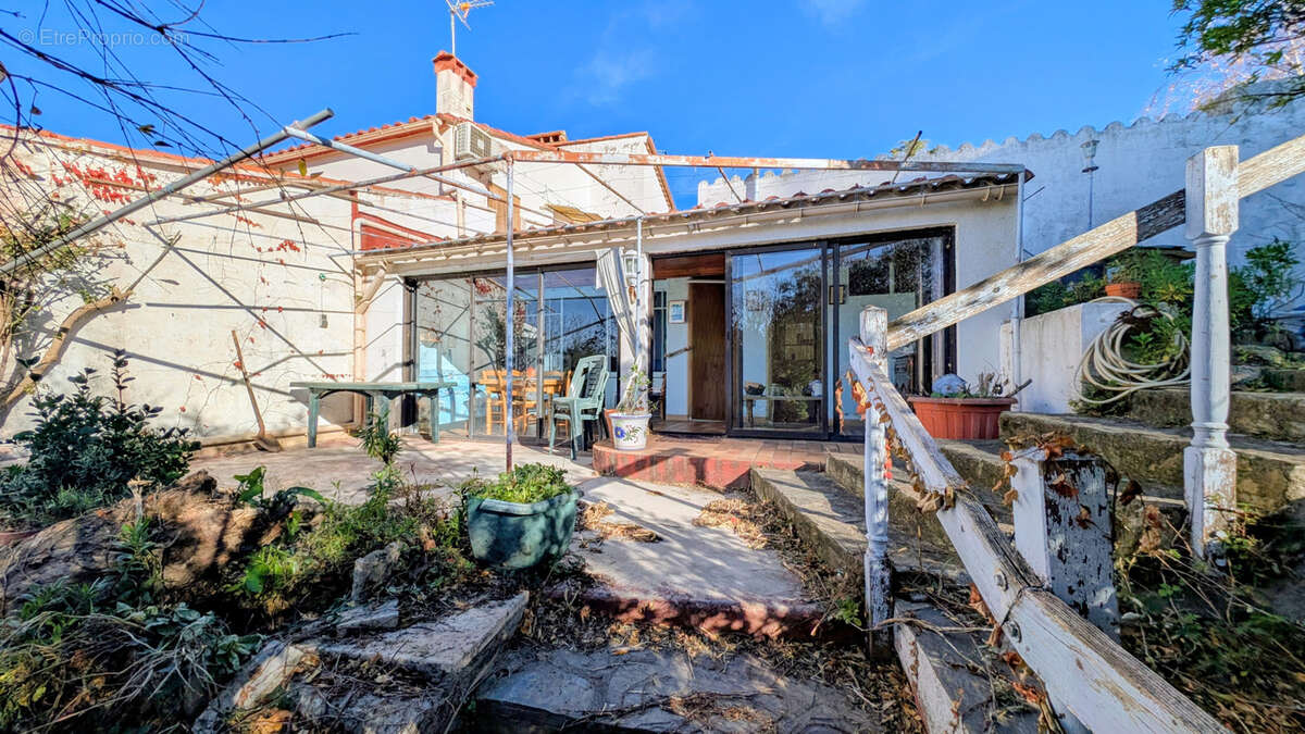 Maison à LAROQUE-DES-ALBERES