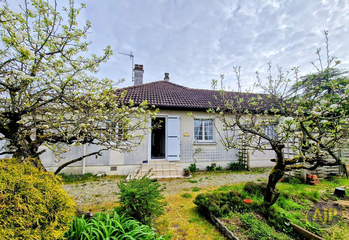 Maison à CUGAND