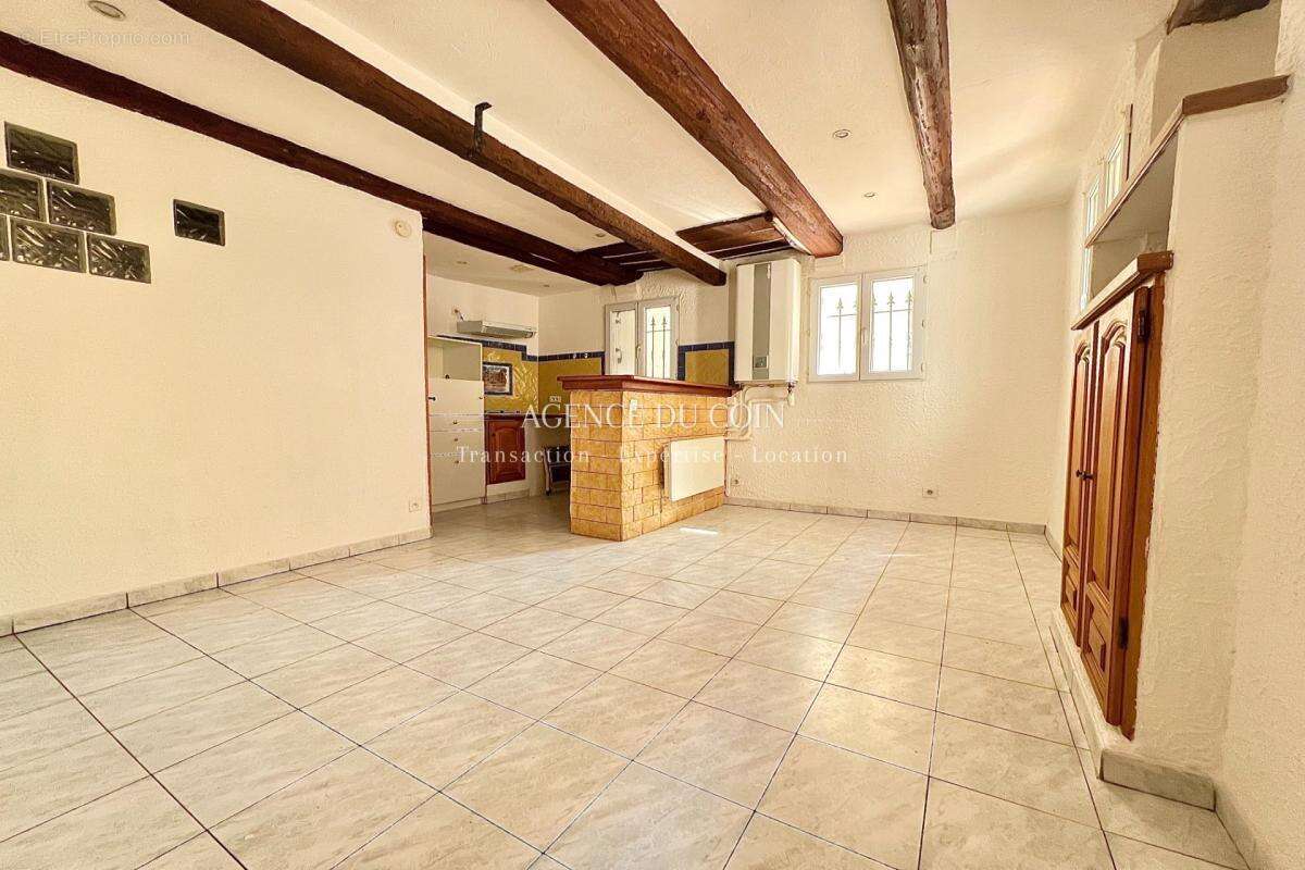 Appartement à LE MUY