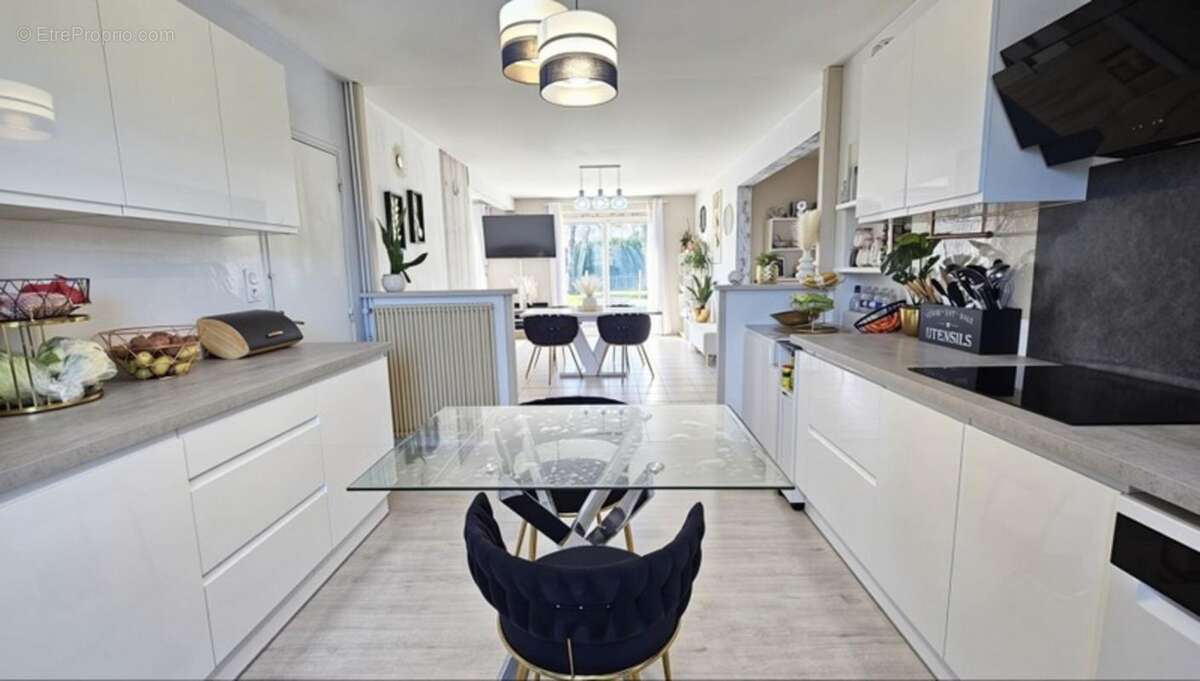 Noyant centre – Plain-pied 3 chambres, jardin sans vis-à-vis et garage de 35 m² - photo 9