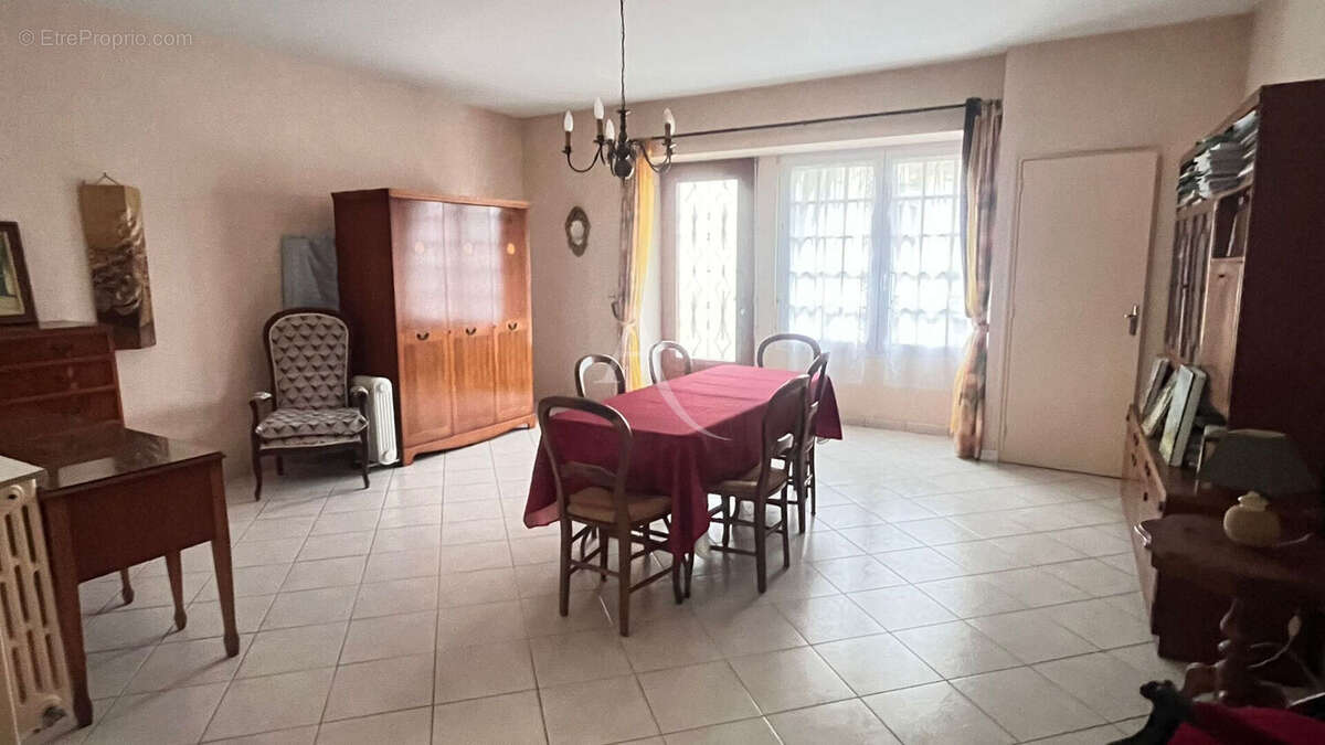 Maison à COMBREE