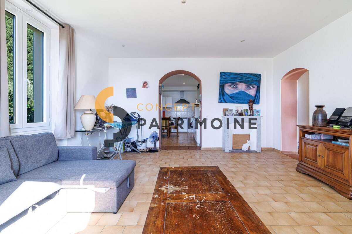 Appartement à EZE