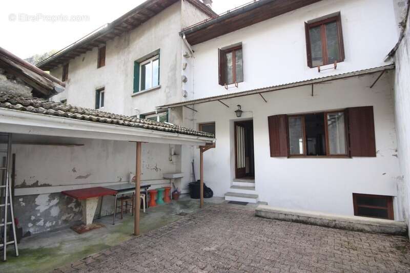 Maison à vendre 5 pièces de 148 m² à CHALEY (01) avec jardin de 436 m² en bordure de la rivière - photo 4