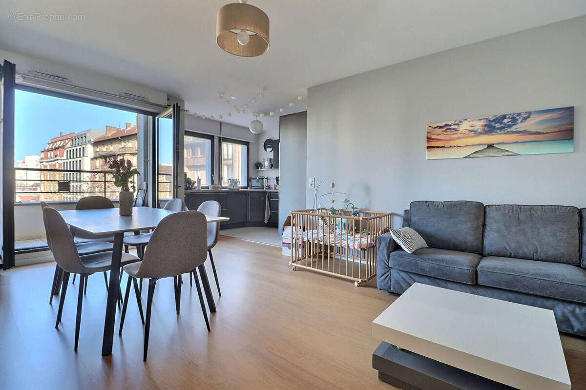 Appartement à AUBERVILLIERS