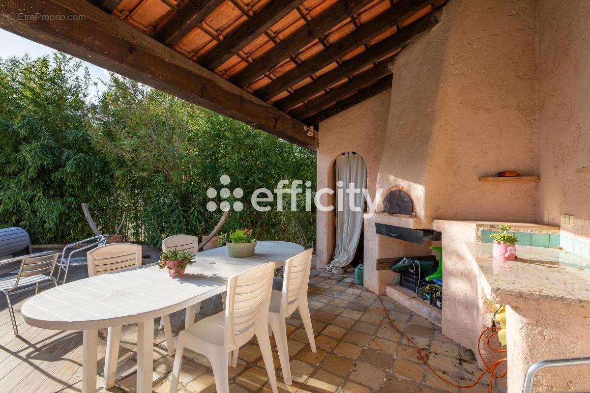 Maison à ROQUEBRUNE-SUR-ARGENS