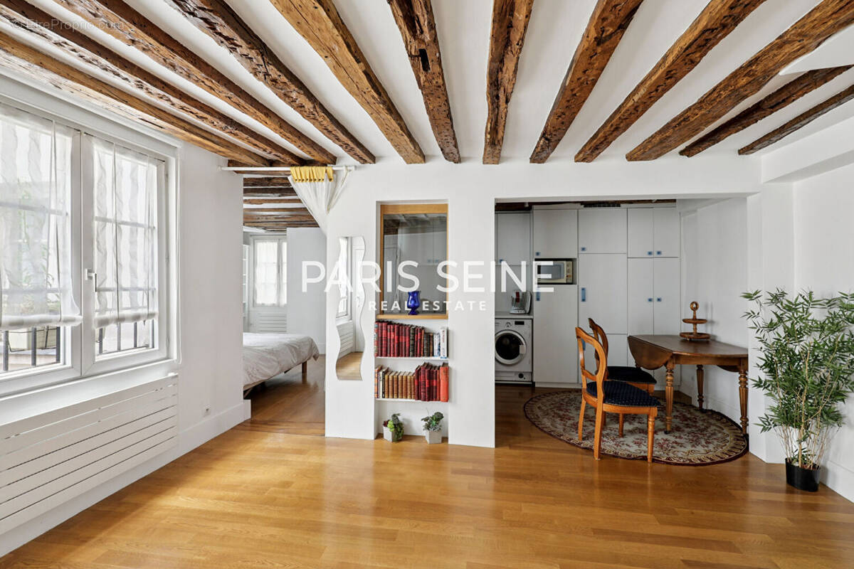Appartement à PARIS-1E