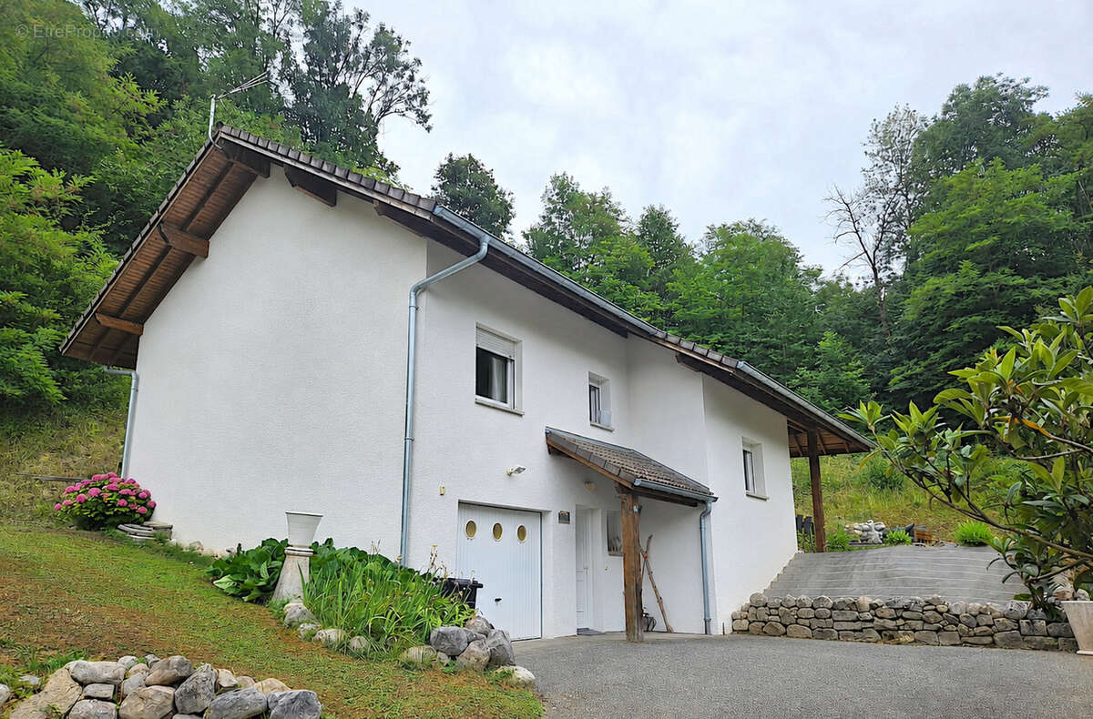 Maison à SERRIERES-EN-CHAUTAGNE