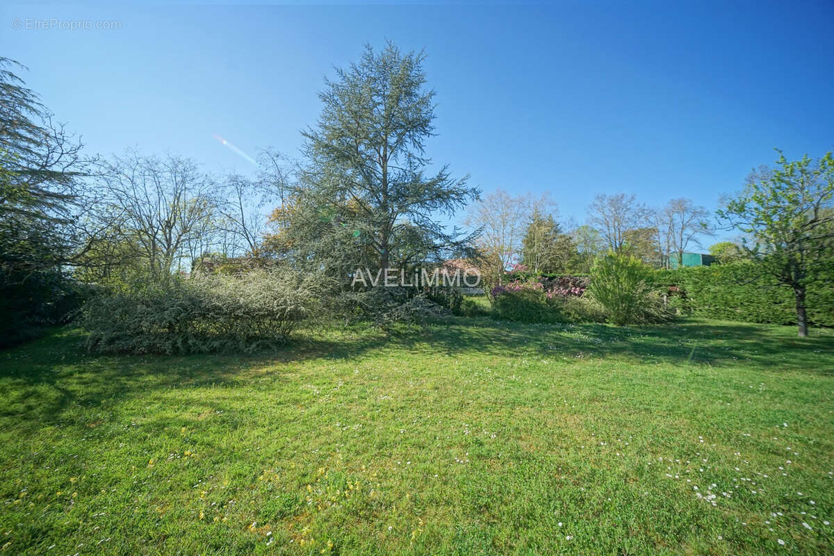 Maison à LA QUEUE-LES-YVELINES