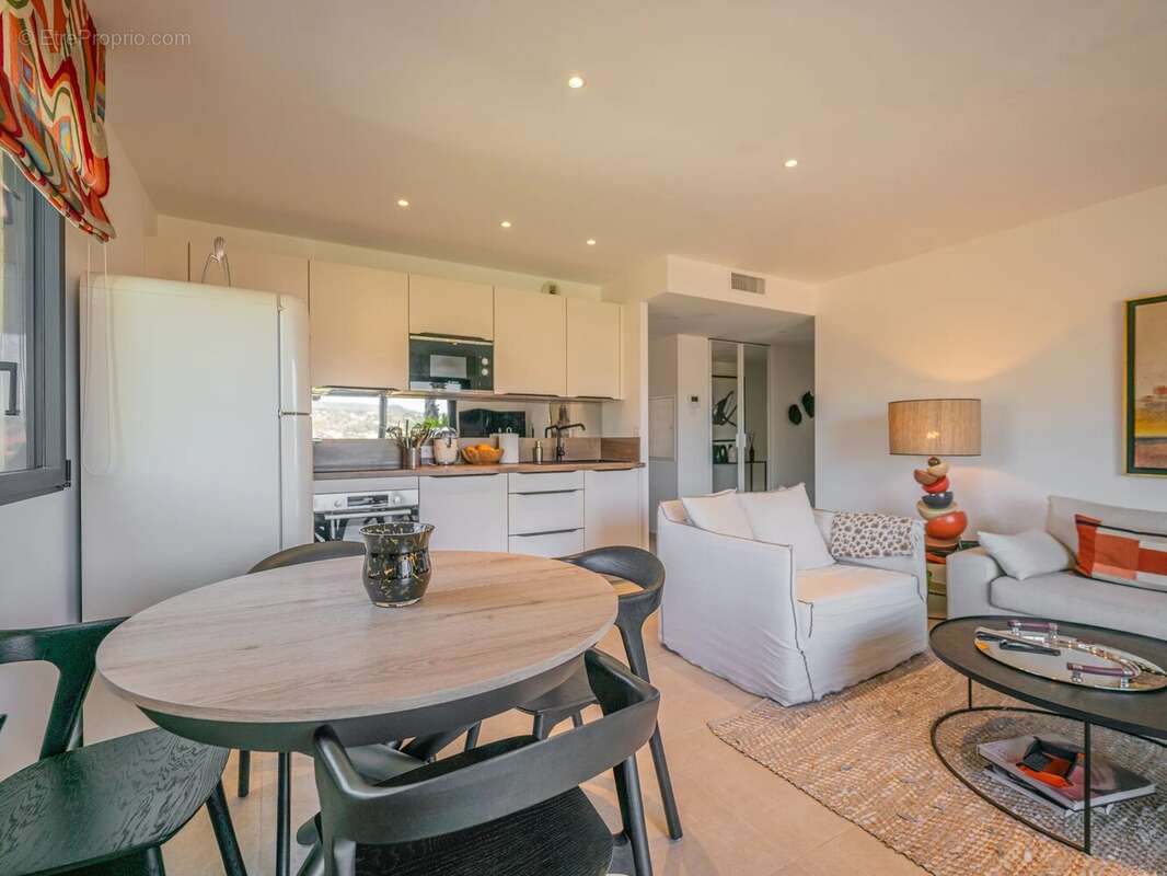 Appartement à proximité immédiate du centre-ville. - photo 4