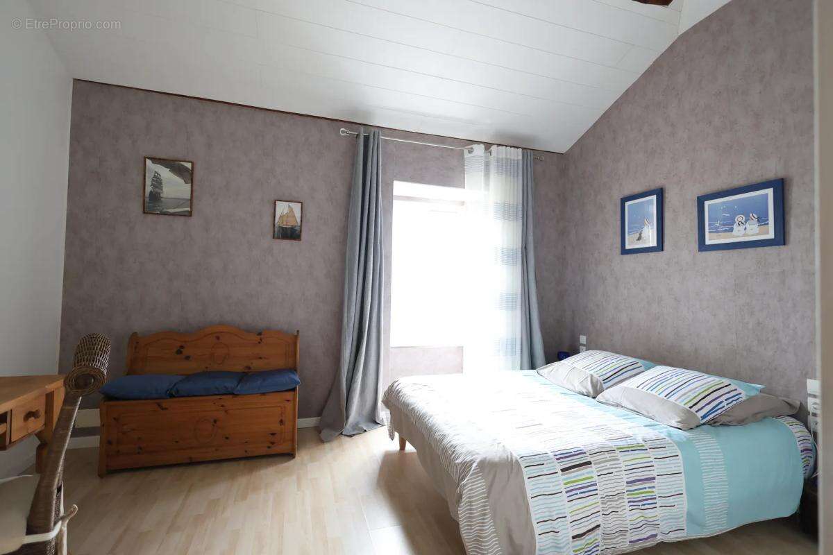 Maison à CHENAC-SAINT-SEURIN-D&#039;UZET