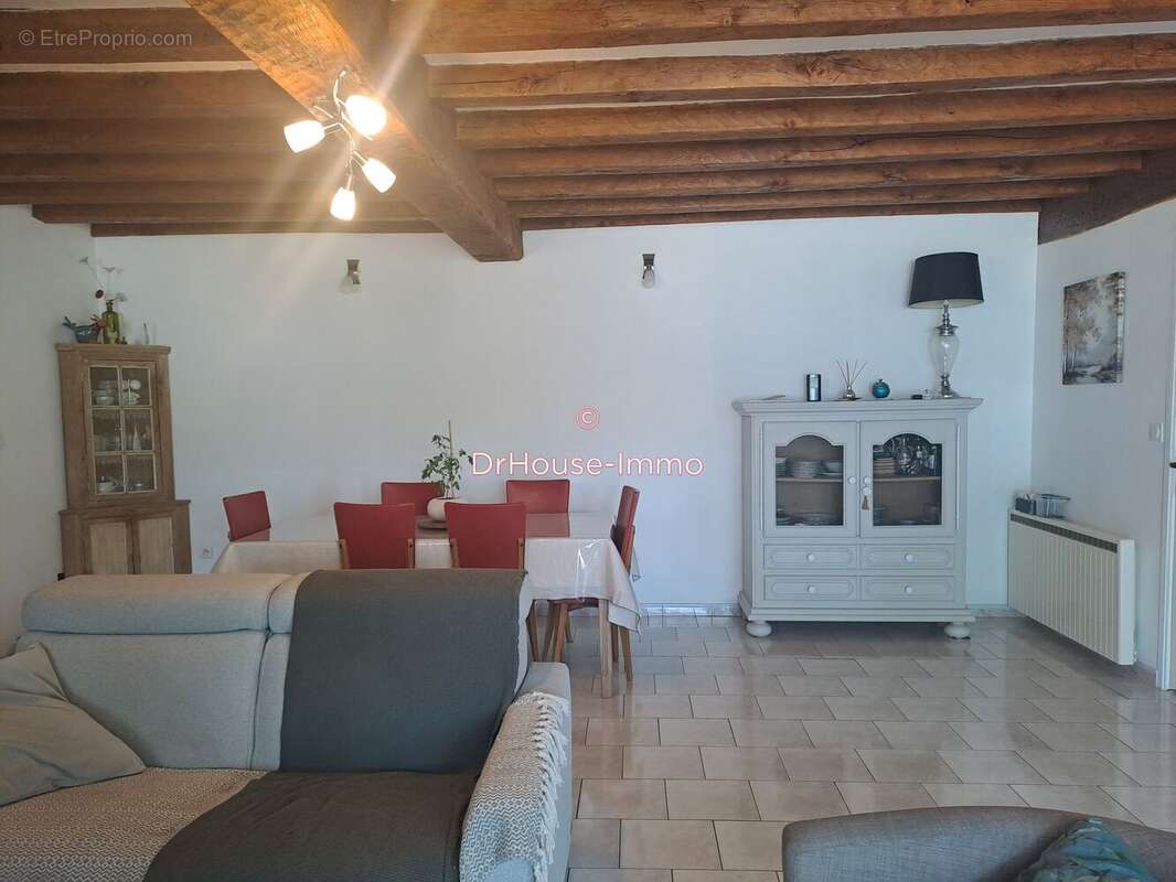 Maison à SAINT-ETIENNE-DE-CHIGNY