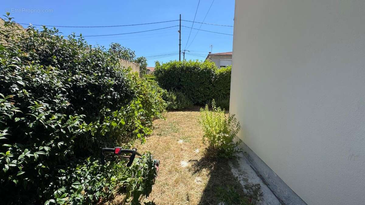 Spacieux T4 de 95 m² en rez-de-jardin – Zéro charge de copropriété - photo 8